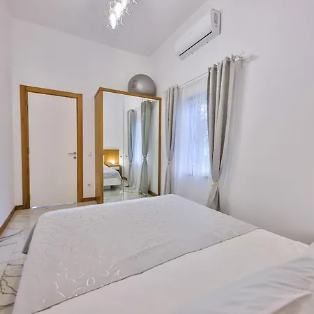 Nur, Beachfront וילה