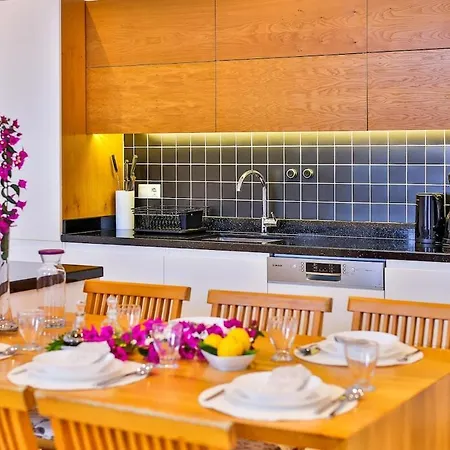 Nur, Beachfront וילה