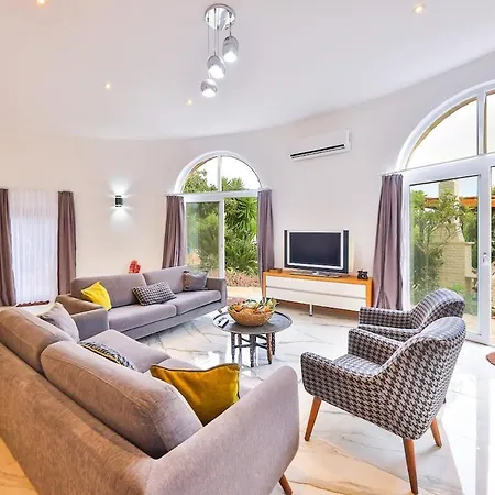 Nur, Beachfront קס